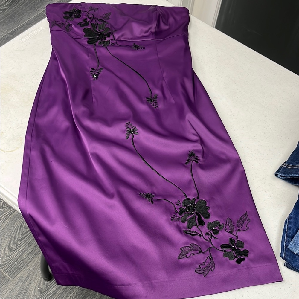 Vero Moda Purple Strapless Dress with Black Floral Embroidery (size US8 - EUR40)